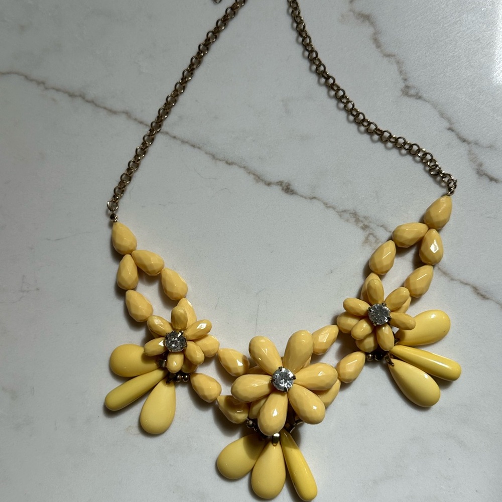 🌼 Talbots Yellow Floral Statement Necklace 🌼